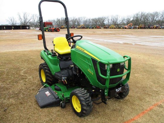 John Deere 1023E Tractor picture