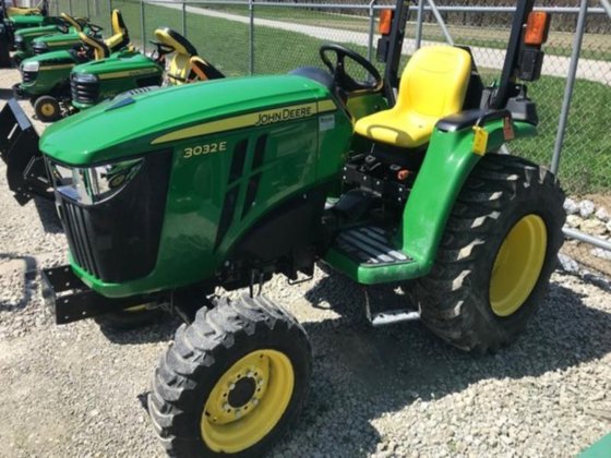 John Deere 3032E Tractor picture