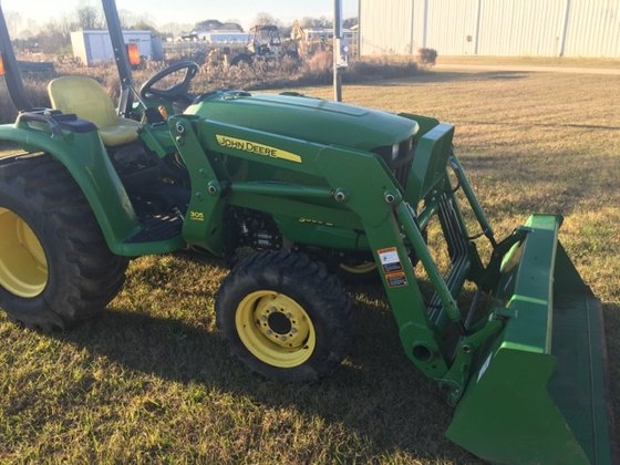 John Deere 3038E Tractor picture