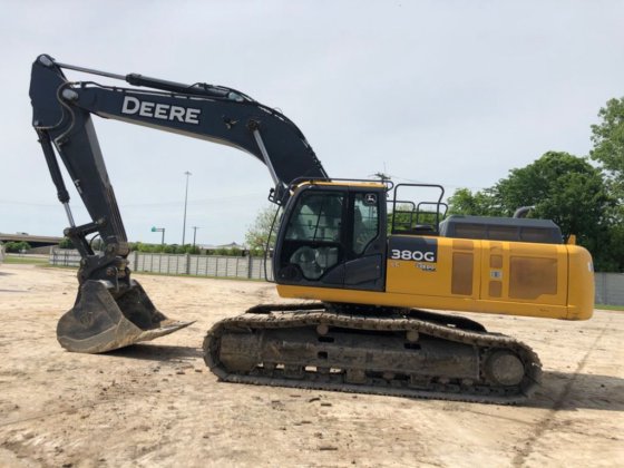 John Deere 380G LC Excavator picture
