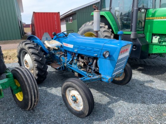 Ford 2000 Tractor picture