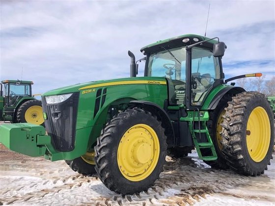 John Deere 8235R Tractor picture