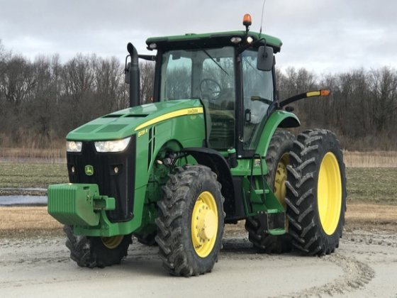 John Deere 8235R Tractor picture