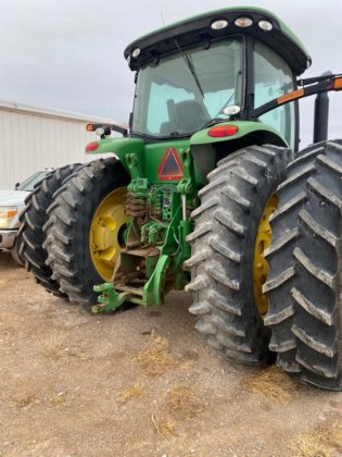John Deere 8260R Tractor picture