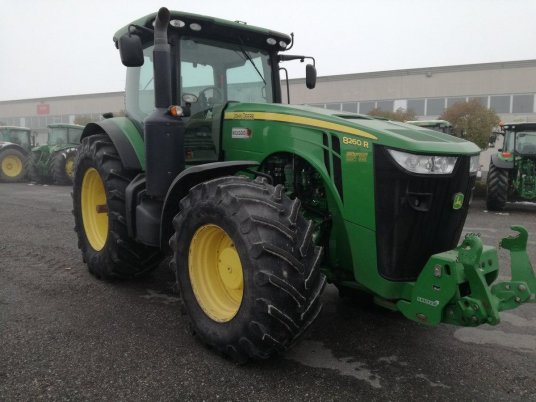John Deere 8260R Tractor picture