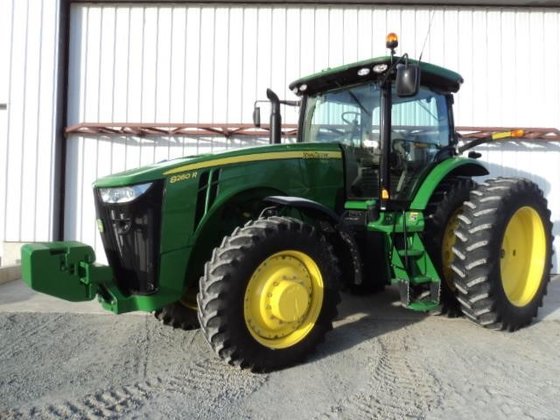 John Deere 8260R Tractor picture