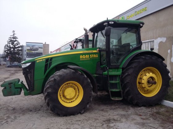 John Deere 8335R Tractor picture