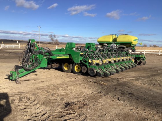 John Deere DB60 Planting Equipment picture