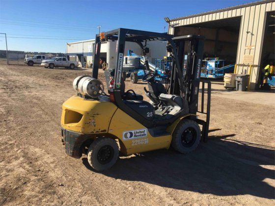 Komatsu FG25T-16 Forklift picture