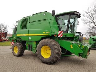 John Deere T660 Combine picture