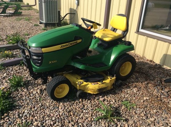 John Deere X320 Lawn Mower picture