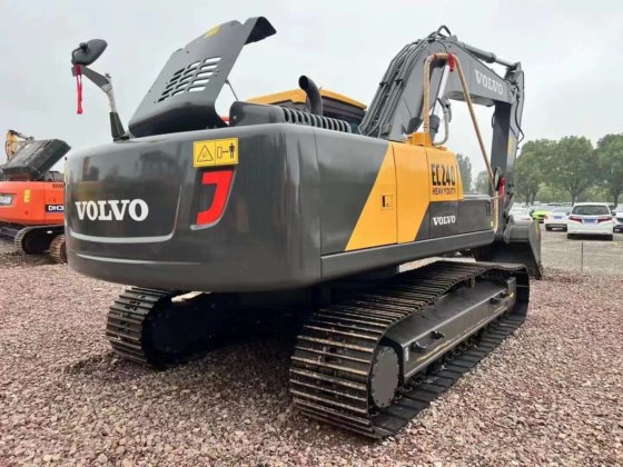 Volvo EC240 Excavator picture