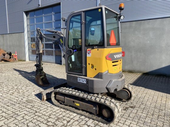 Volvo ECR25 Excavator picture