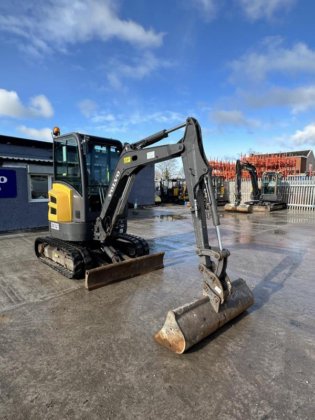 Volvo ECR25D Excavator picture