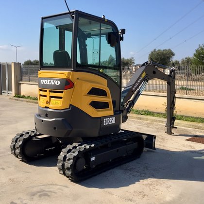 Volvo ECR25D Excavator picture