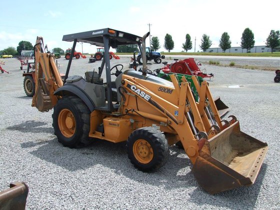 Case IH 580 Backhoe Loader picture