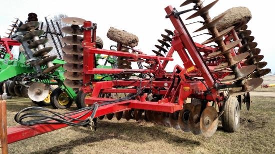 Case IH 3900 Tillage Equipment picture
