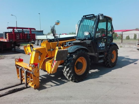 JCB 535-125 Telehandler picture