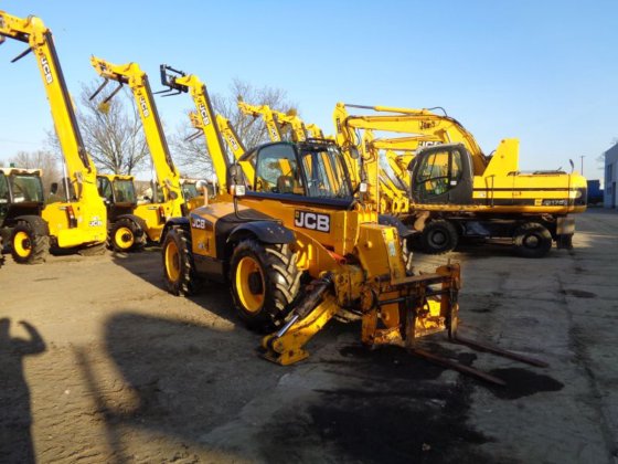 JCB 535-125 Telehandler picture