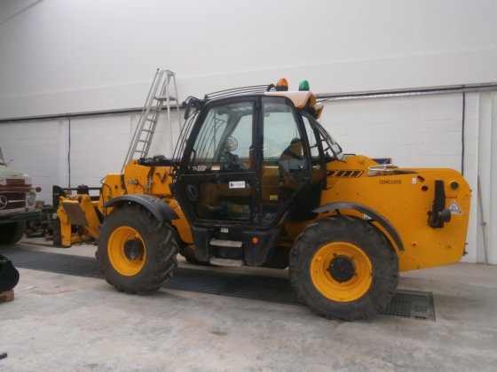 JCB 535-125 Telehandler picture