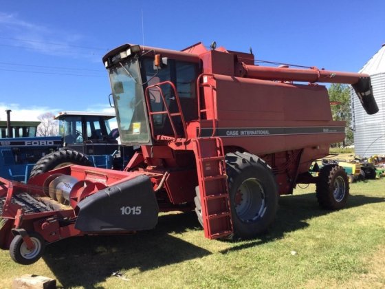 Case IH 1688 Combine picture