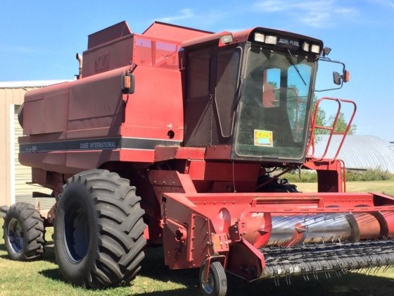 Case IH 1688 Combine picture