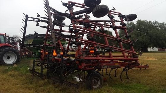 Case IH Tiger-Mate II Tillage Equipment picture