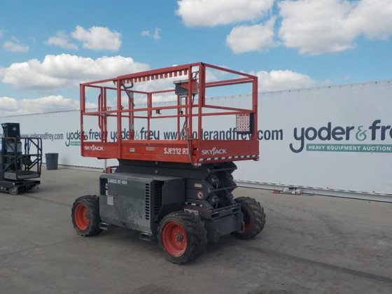 Skyjack SJ6832 RT Lift picture