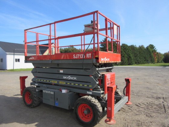 Skyjack SJ7135 RT Lift picture