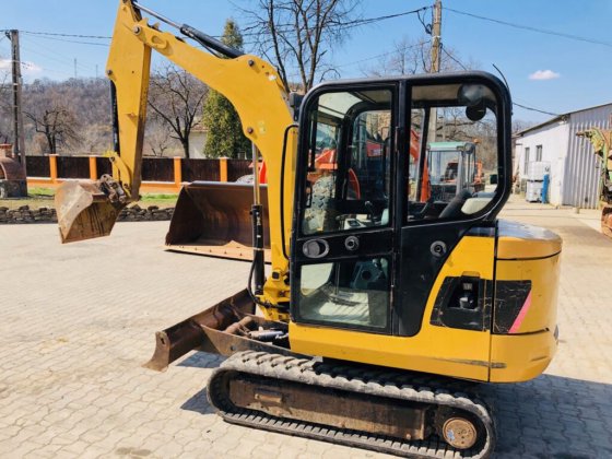 Caterpillar 302.5 Excavator picture