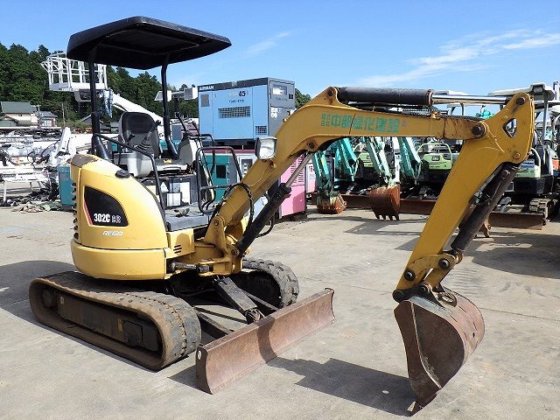 Caterpillar 302C CR Excavator picture