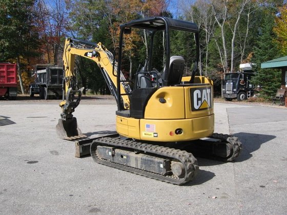 Caterpillar 303.5E CR Excavator picture