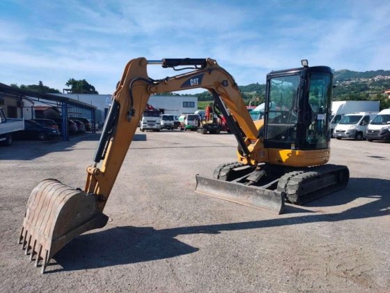 Caterpillar 304CR Excavator picture