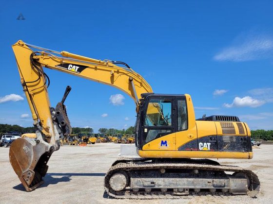Caterpillar 318C Excavator picture