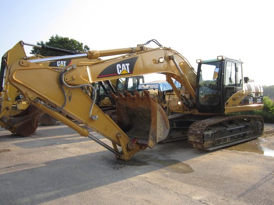 Caterpillar 320C Excavator picture