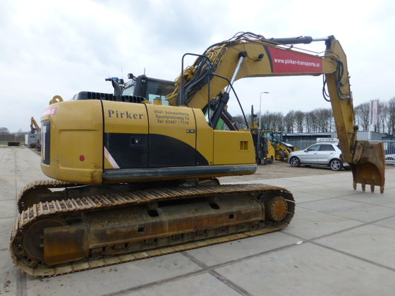 Caterpillar 320D Excavator picture