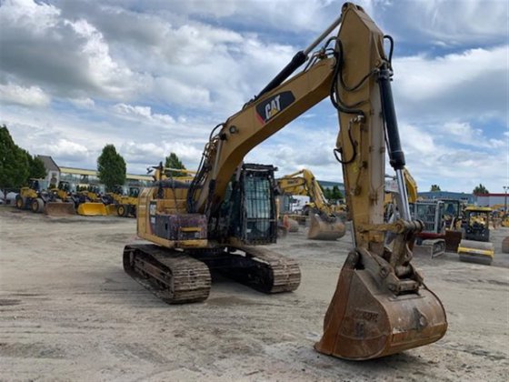 Caterpillar 320E LRR Excavator picture