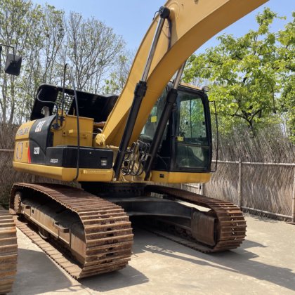 Caterpillar 323D Excavator picture