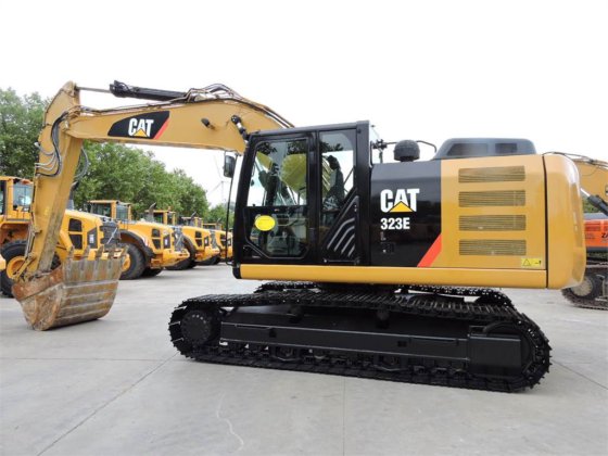 Caterpillar 323E Excavator picture