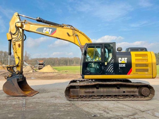 Caterpillar 323E Excavator picture