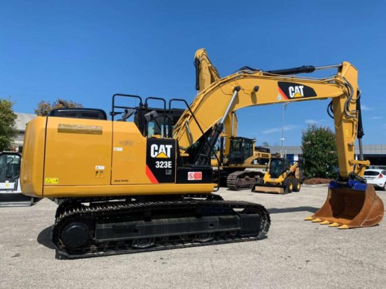 Caterpillar 323E Excavator picture