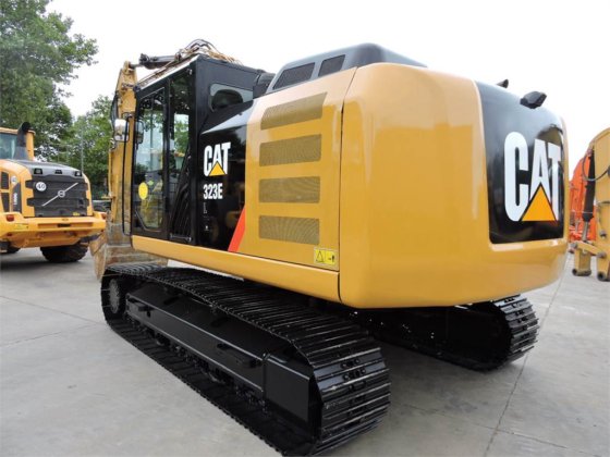 Caterpillar 323E Excavator picture