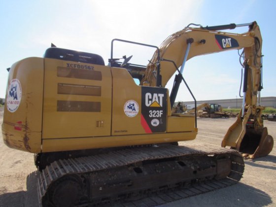 Caterpillar 323F L Excavator picture
