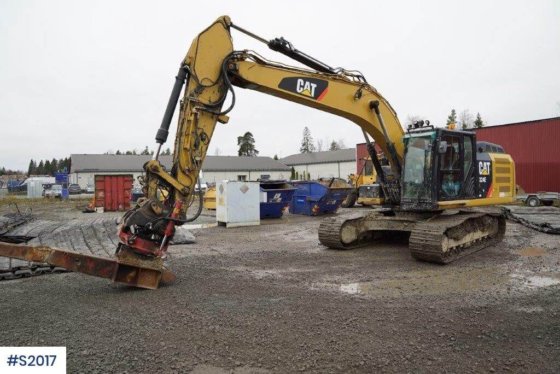 Caterpillar 324E Excavator picture