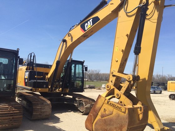 Caterpillar 324EL Excavator picture