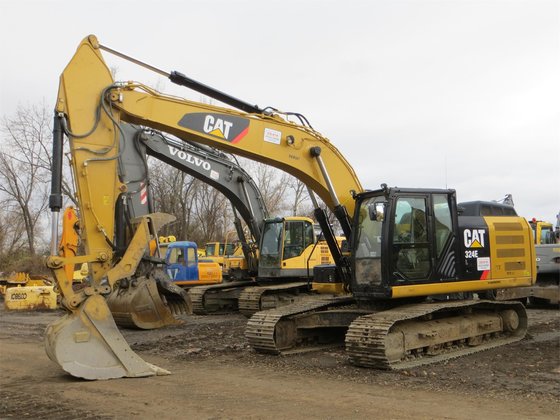 Caterpillar 324EL Excavator picture