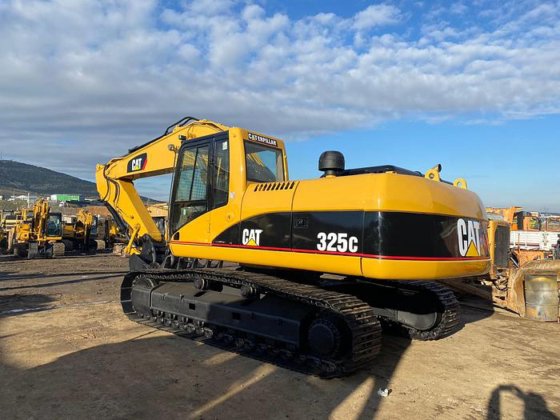 Caterpillar 325C Excavator picture
