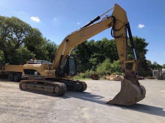 Caterpillar 325D Excavator picture