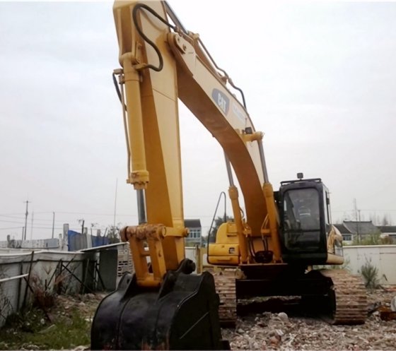 Caterpillar 330D Excavator picture