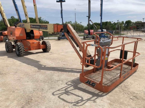 JLG 660SJ Lift picture